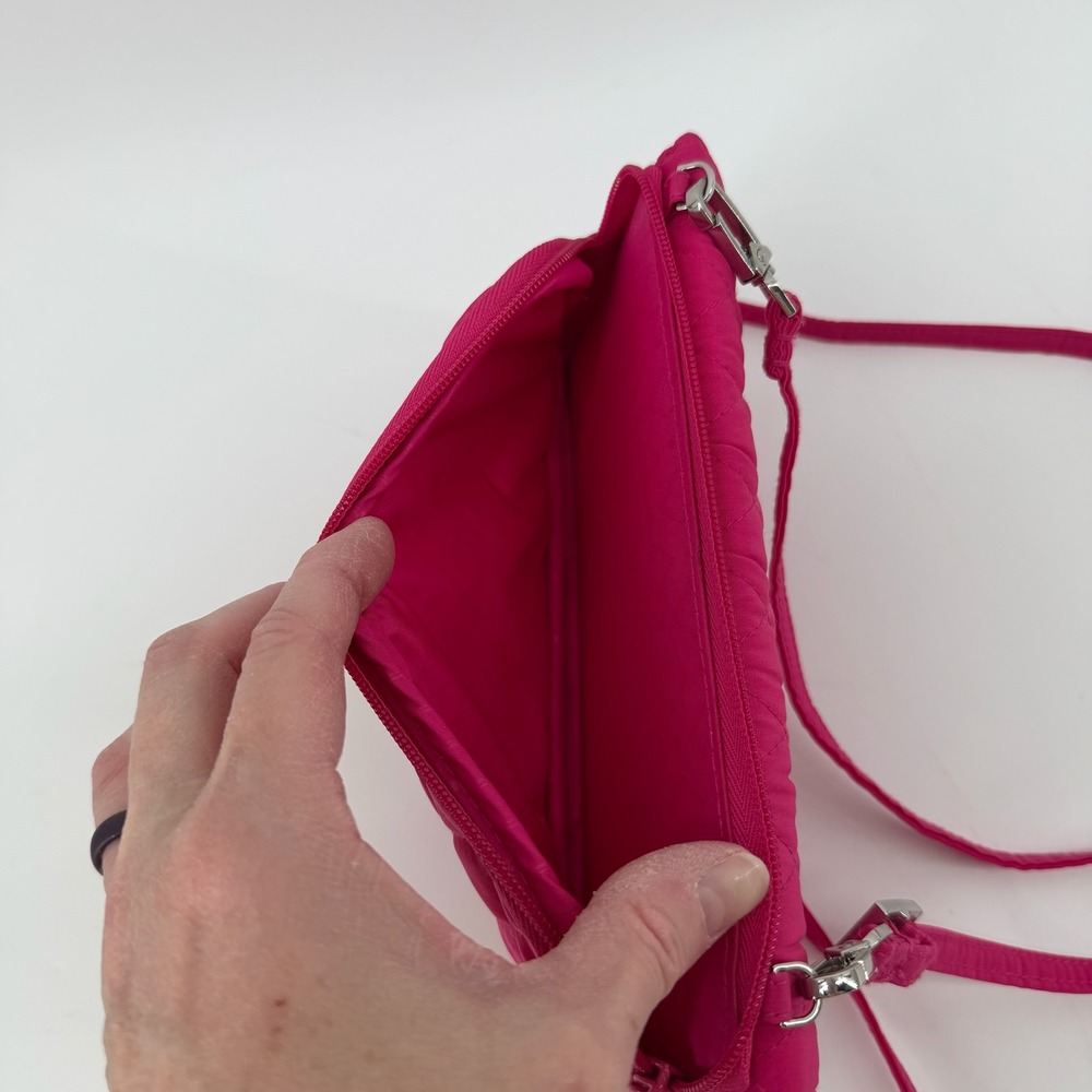 Vera Bradley All in One‎ Quilted Wallet Crossbody Bag Pink Zip Around Strap - Picture 5 of 7